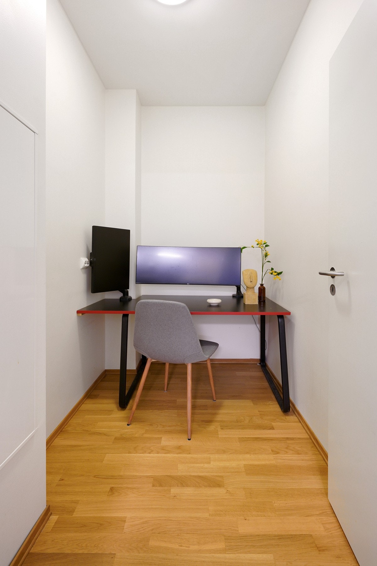 Bod som blir brukt til kontor. Galleribilde