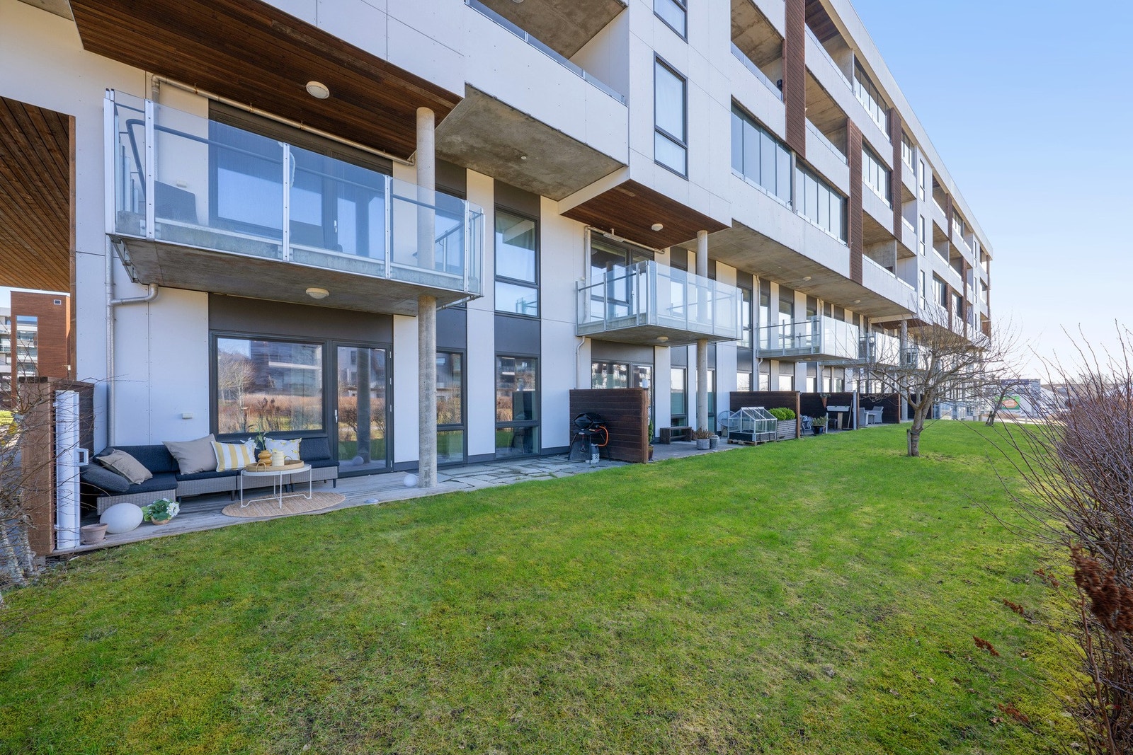 Velkommen til en sjarmerende og innbydende hjørneleilighet på ettertraktede Tasta! Galleribilde