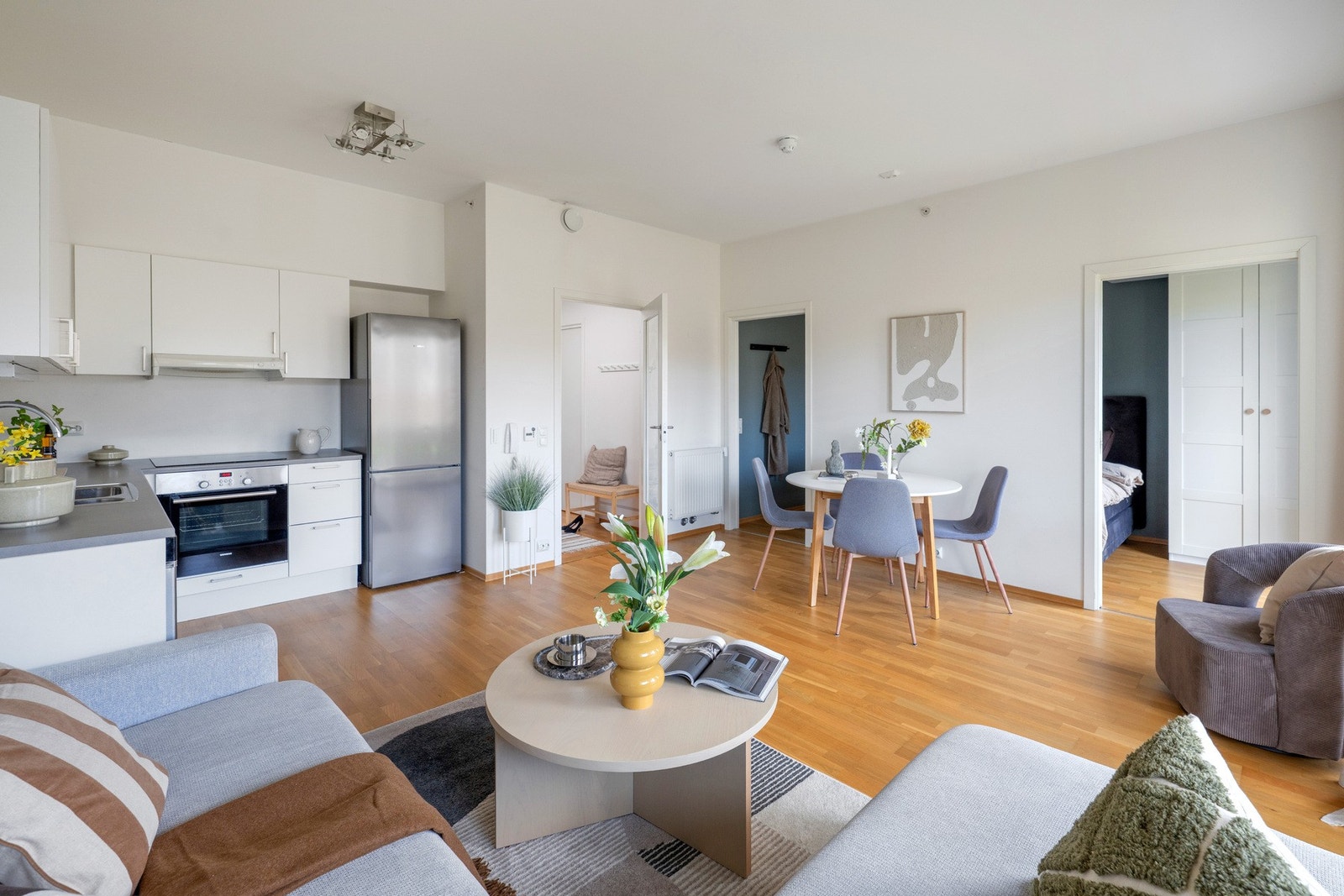 Åpen løsning med plass til spiseområde. Galleribilde