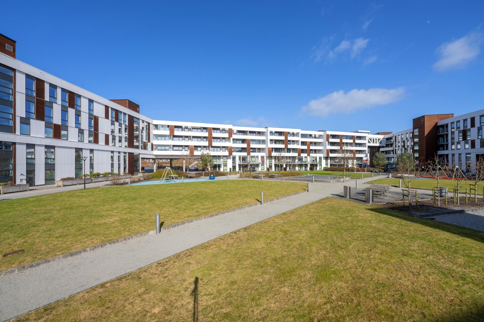 Enkel tilgang til Tastasenteret, SATS, helsestasjon, dagligvarebutikker, gode kollektivtilbud m.m. Galleribilde