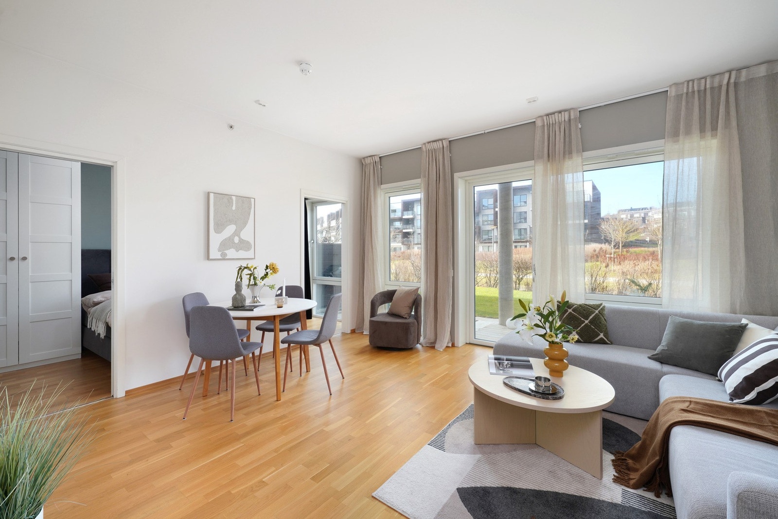 Stuen har direkte utgang til en hyggelig terrasse. Galleribilde