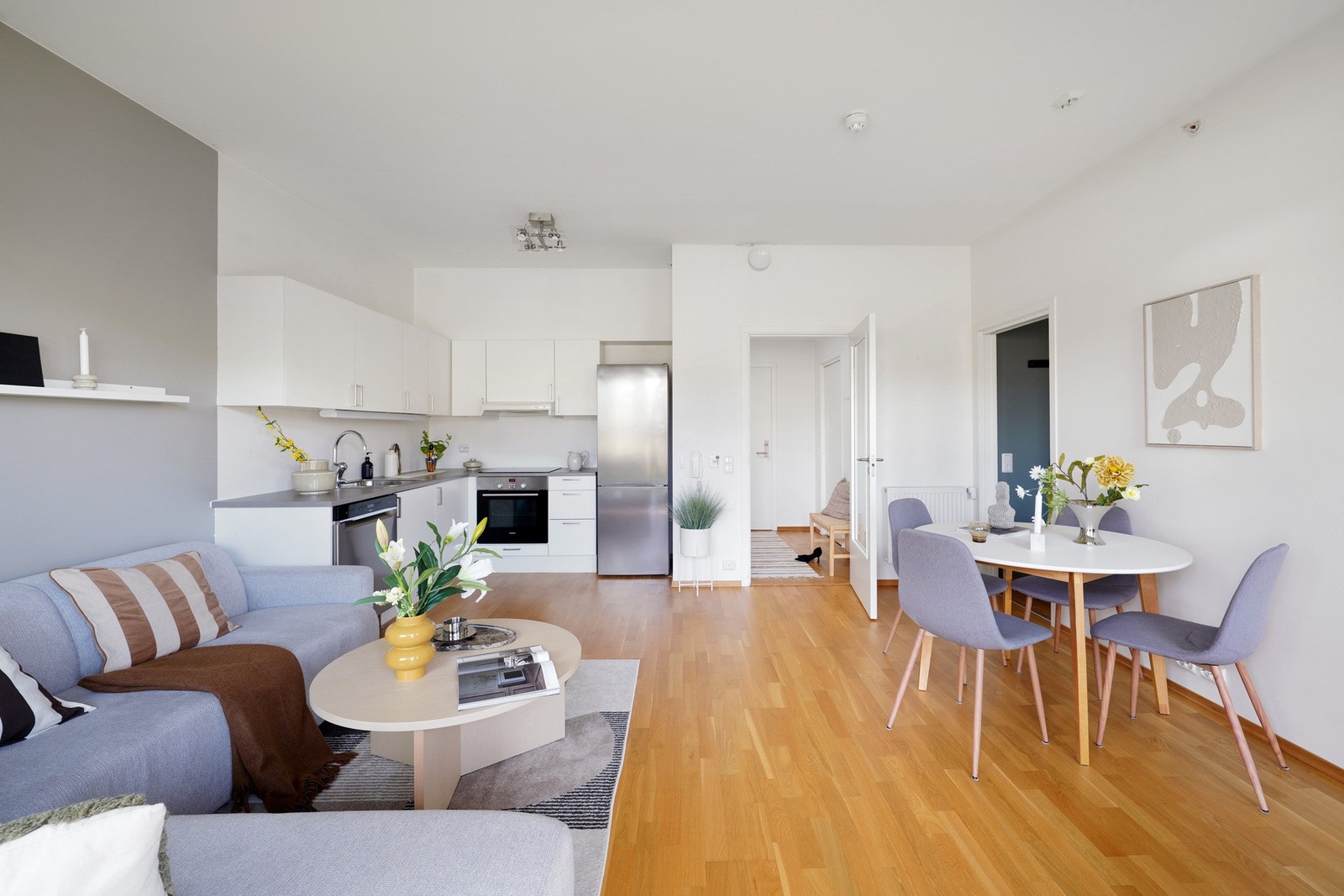 God takhøyde på 2,8 meter skaper en luftig og romslig atmosfære. Galleribilde