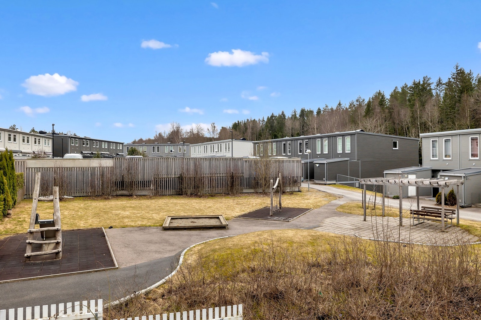 Lekeplass for store og små. Galleribilde