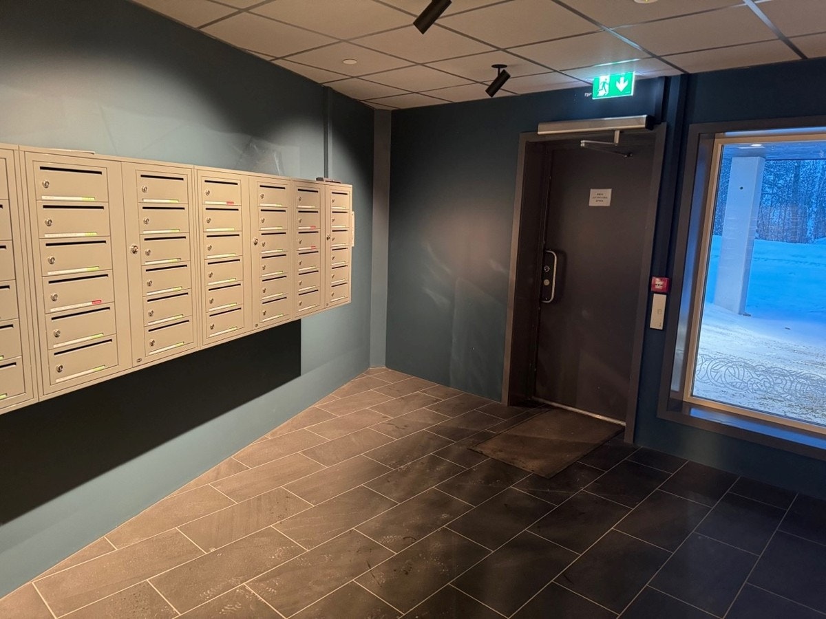 Felles inngang med postkasser Galleribilde