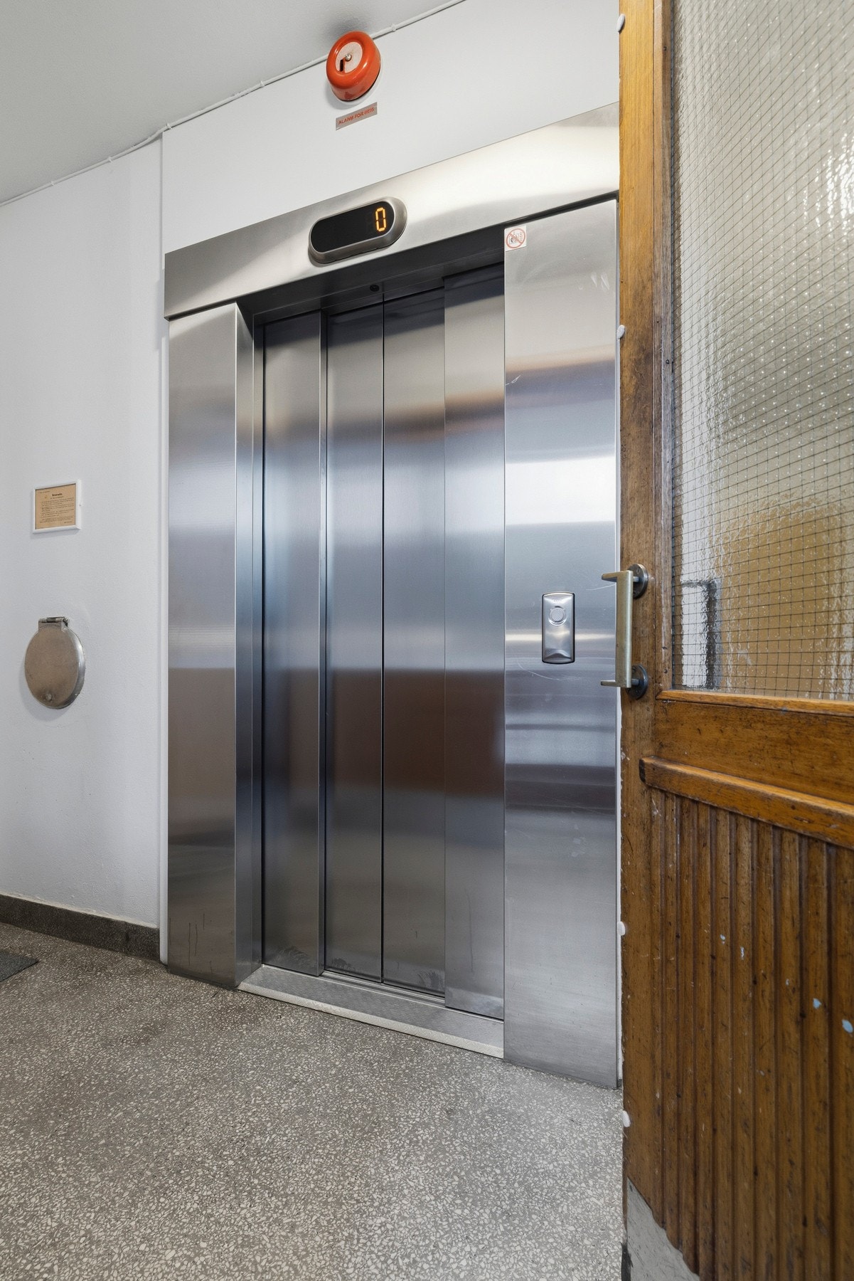 Leiligheten ligger i 2.etasje med heisadkomst Galleribilde