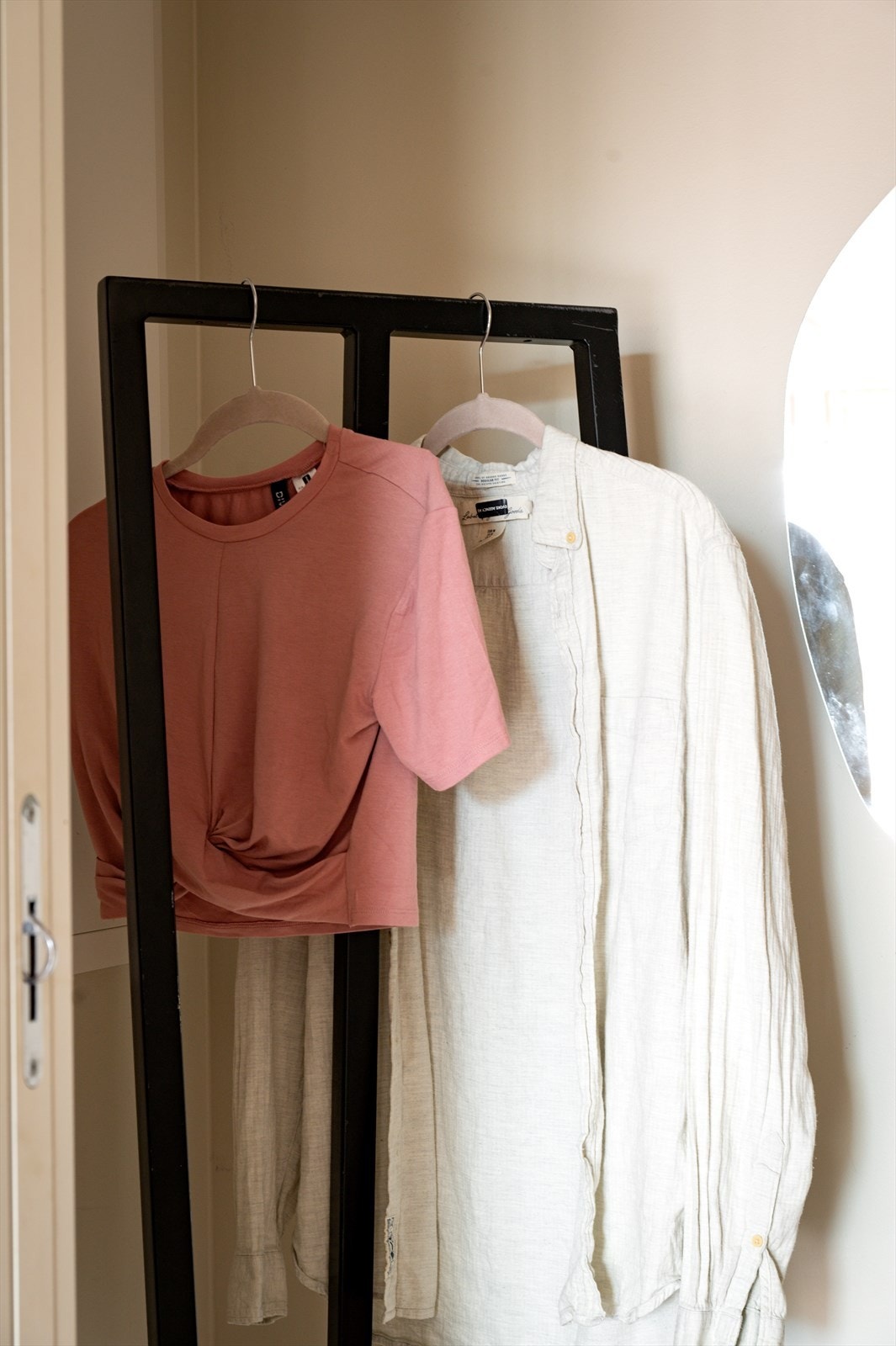 Fra kjøkkenet er det også adkomst til en intern bod med gode oppbevaringsmuligheter. Galleribilde