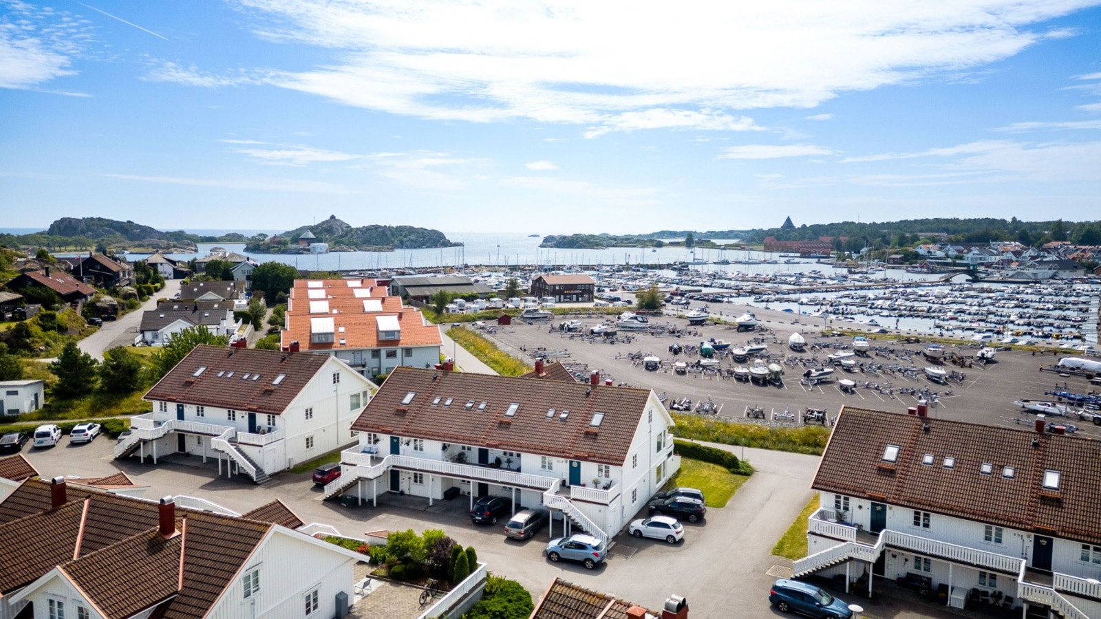 Her er det nærhet til båthavn og sjøen. Galleribilde