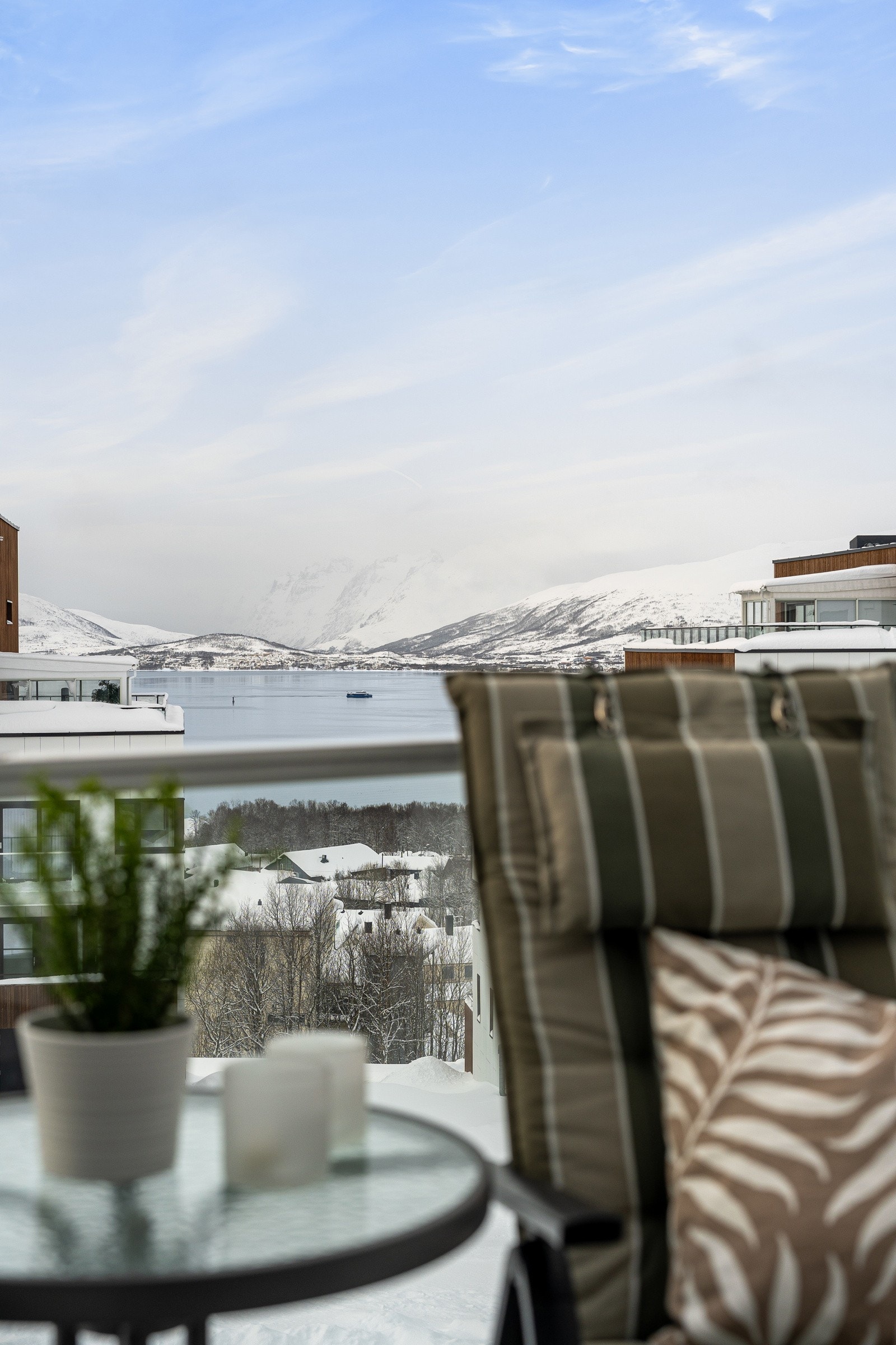 En delikat 2-roms selveierleilighet fra 2021 i etterspurte Norrøna Boligpark. Leiligheten har svært fin intern beliggenhet, vendt mot vest i 4. etasje. Galleribilde