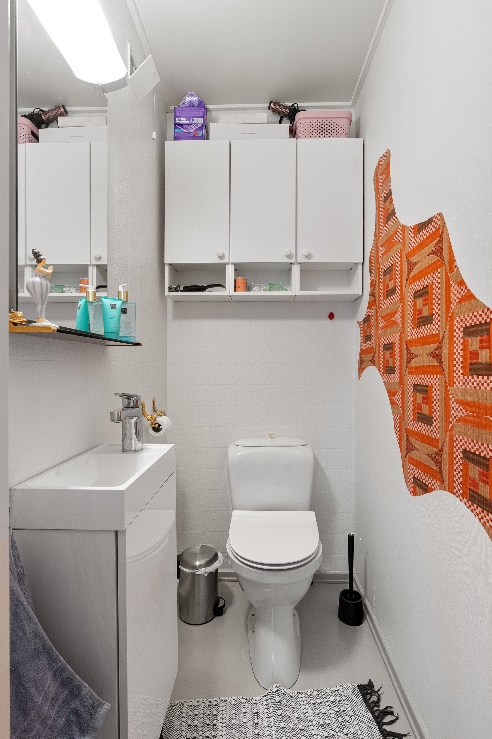 I tillegg til baderom og vaskerom er det eget toalettrom med servant. Galleribilde