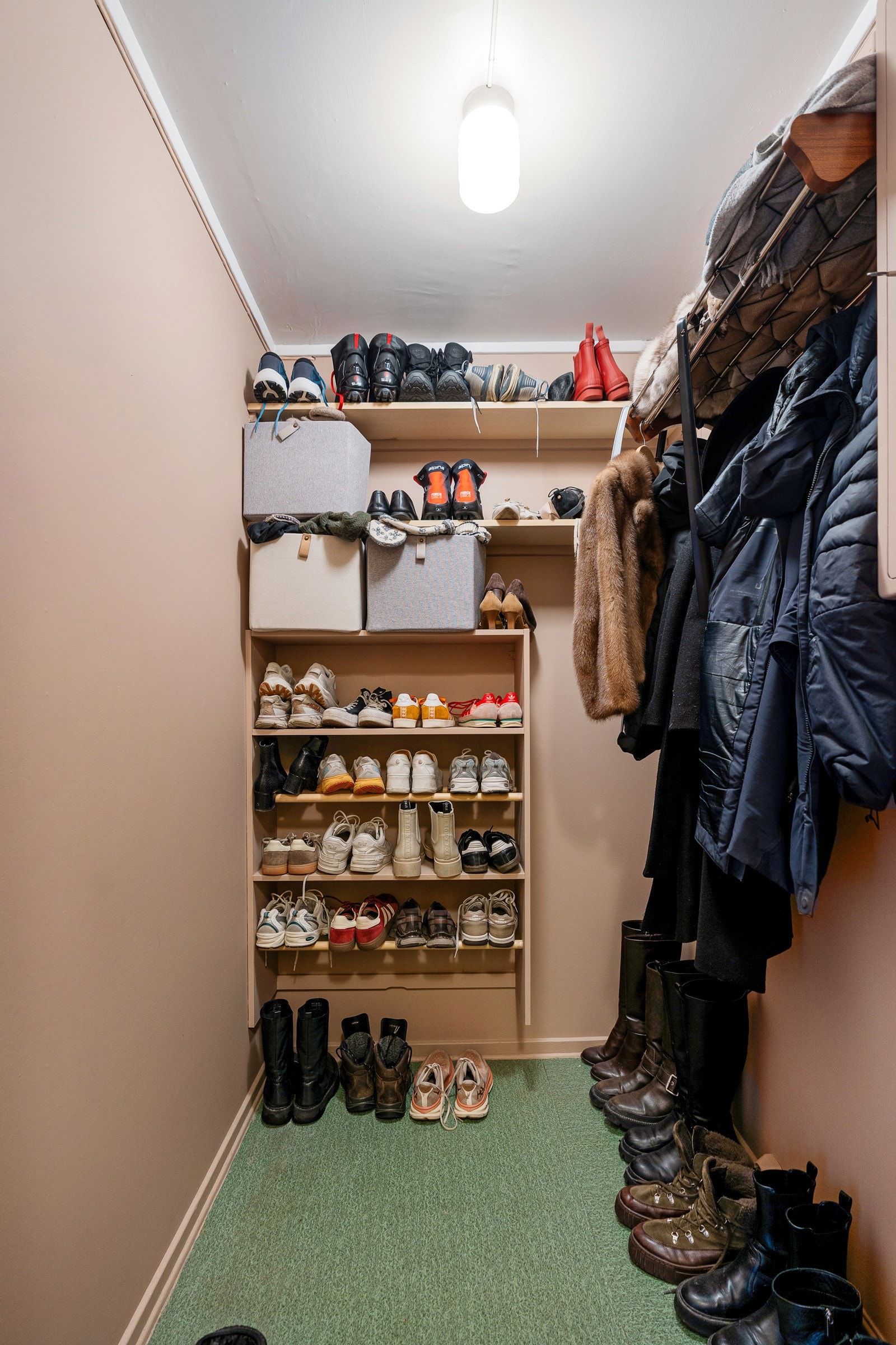 God lagringsplass i innvendige boder. Galleribilde