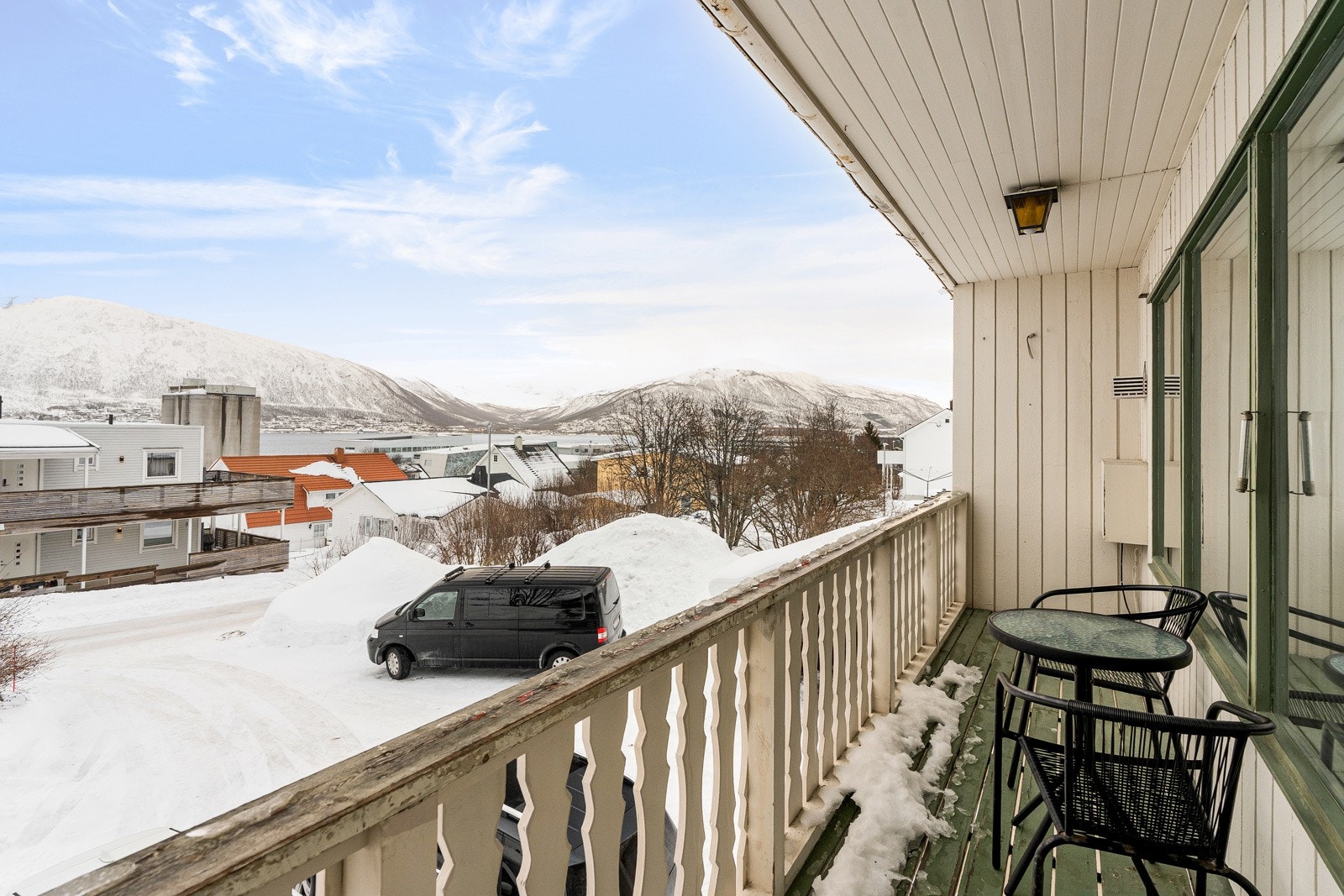 Takoverbygd balkong med fin utsikt. Galleribilde