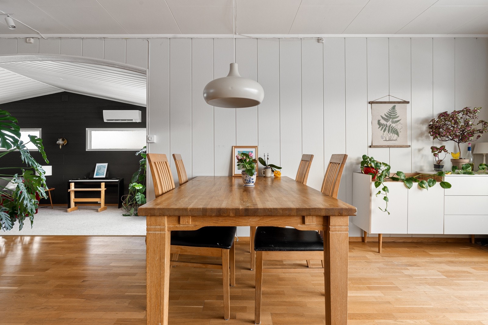 Spisestue mot stue 2. Galleribilde