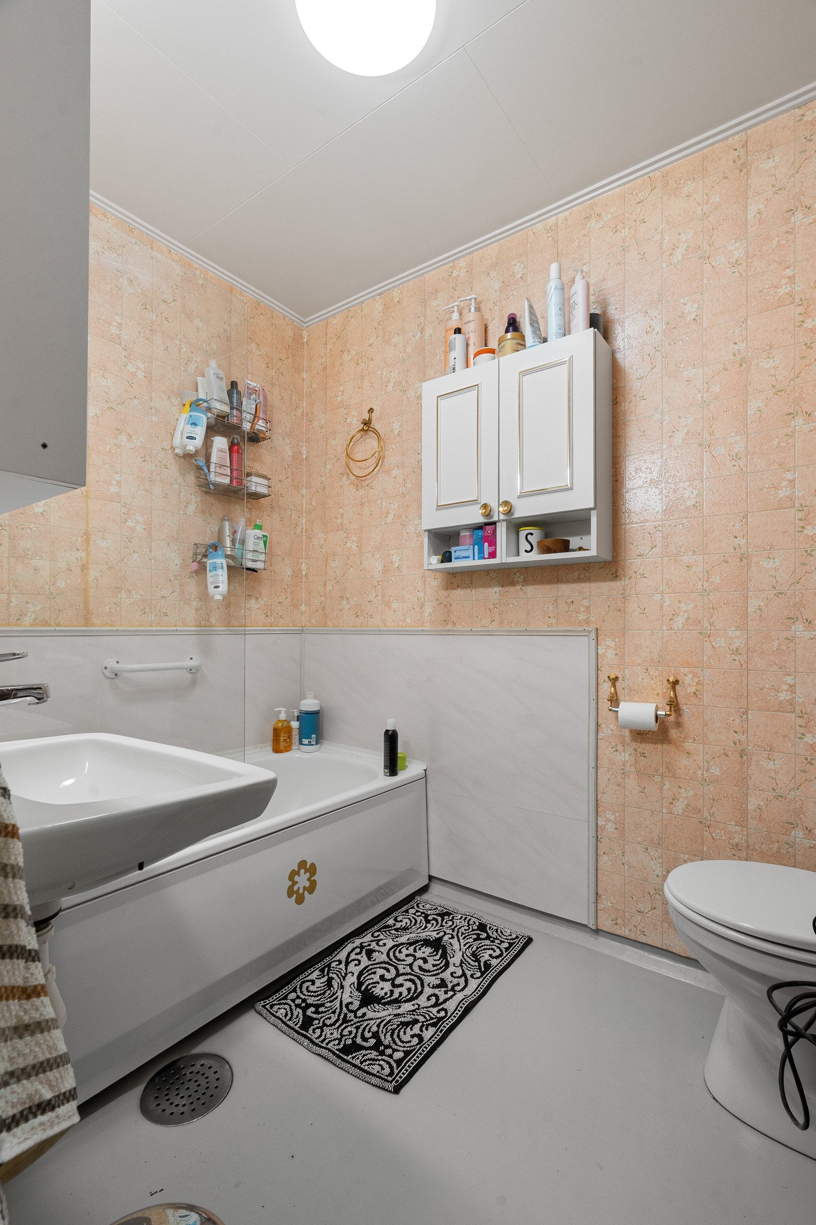 Baderom med badekar. Galleribilde