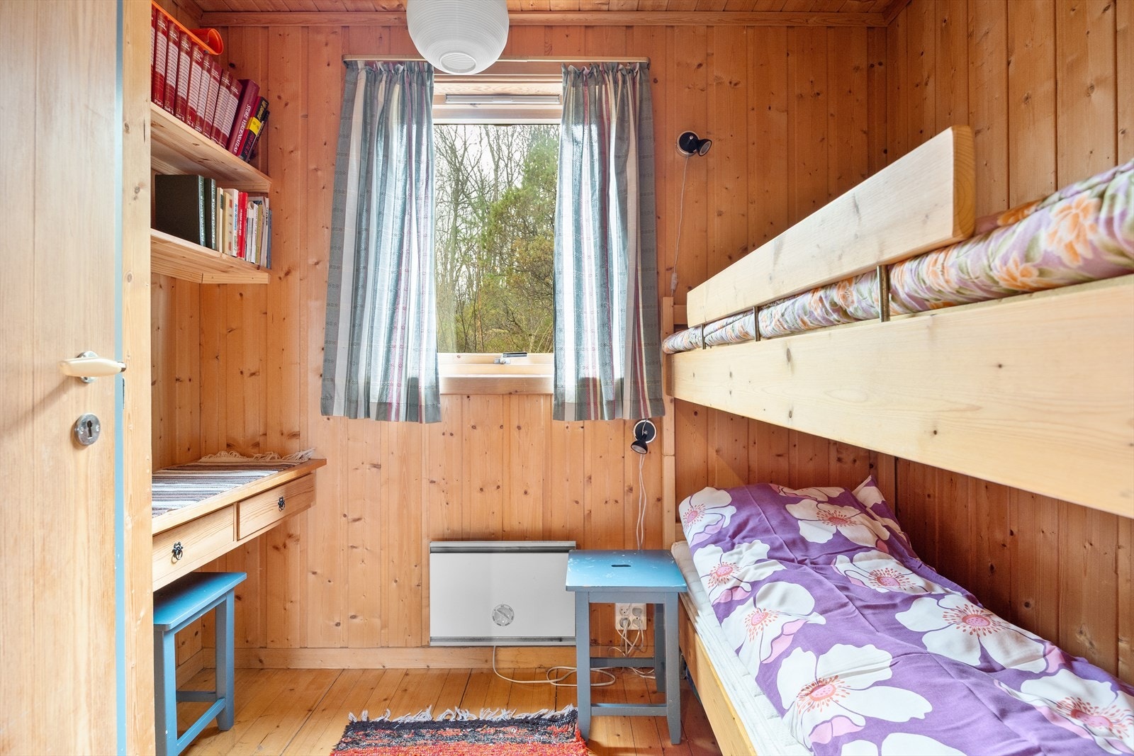 Det er i alt 3 soverom i hytten. Galleribilde