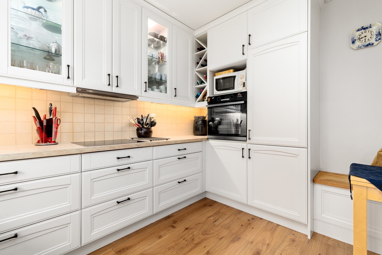 Rikelig med både benke- og skapplass Galleribilde