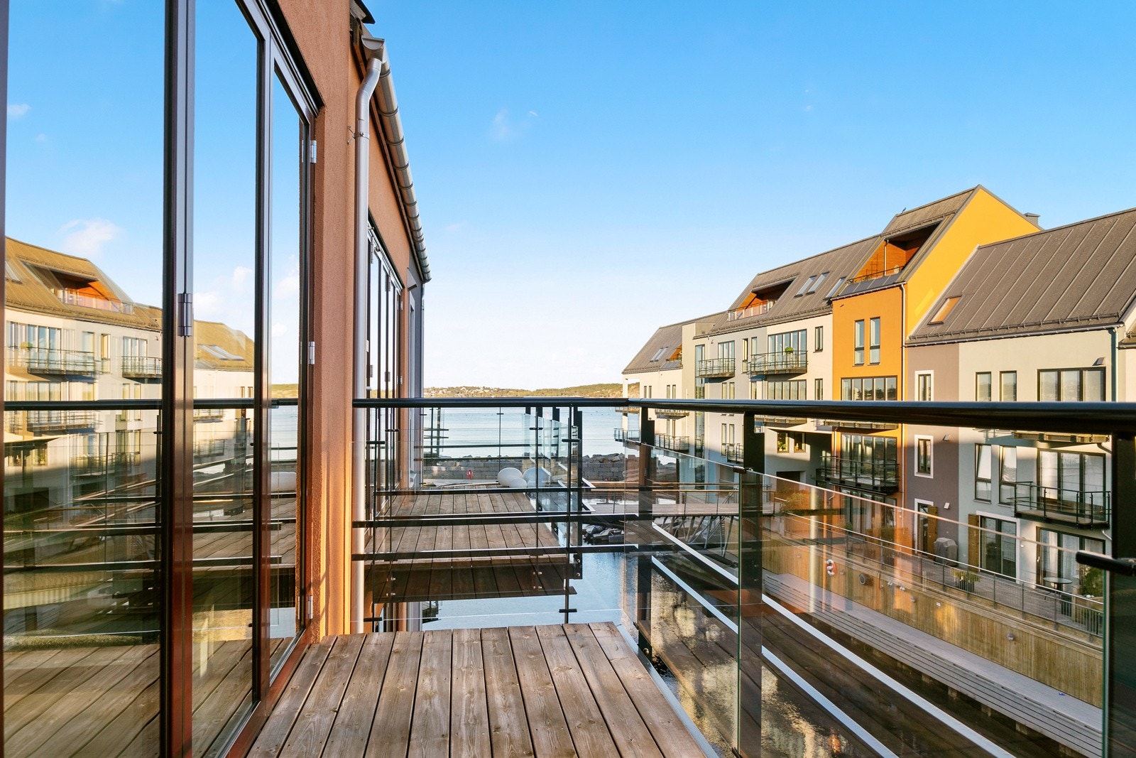 Balkong med utgang fra stue Galleribilde