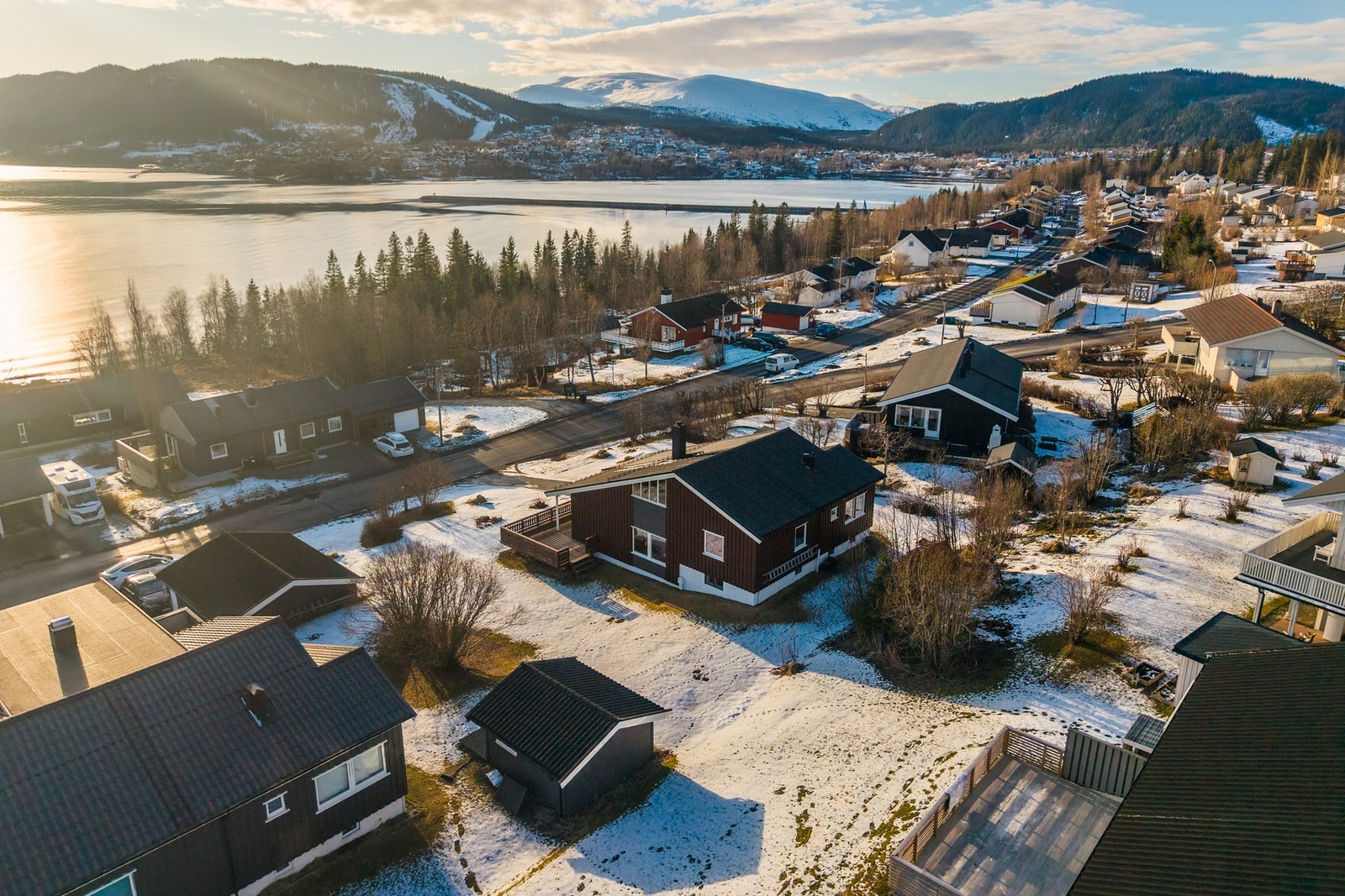 Mjølanveien 50 er klar for ny eier og bli løftet til nye høyder - Er du klar for et oppussings eventyr? Galleribilde