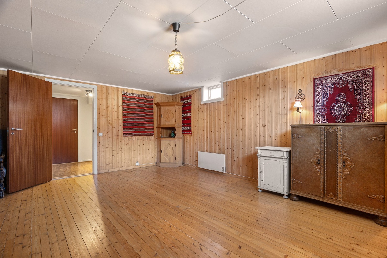 Rommet fremstår meget luftig og har mange mulige bruksområder. Galleribilde