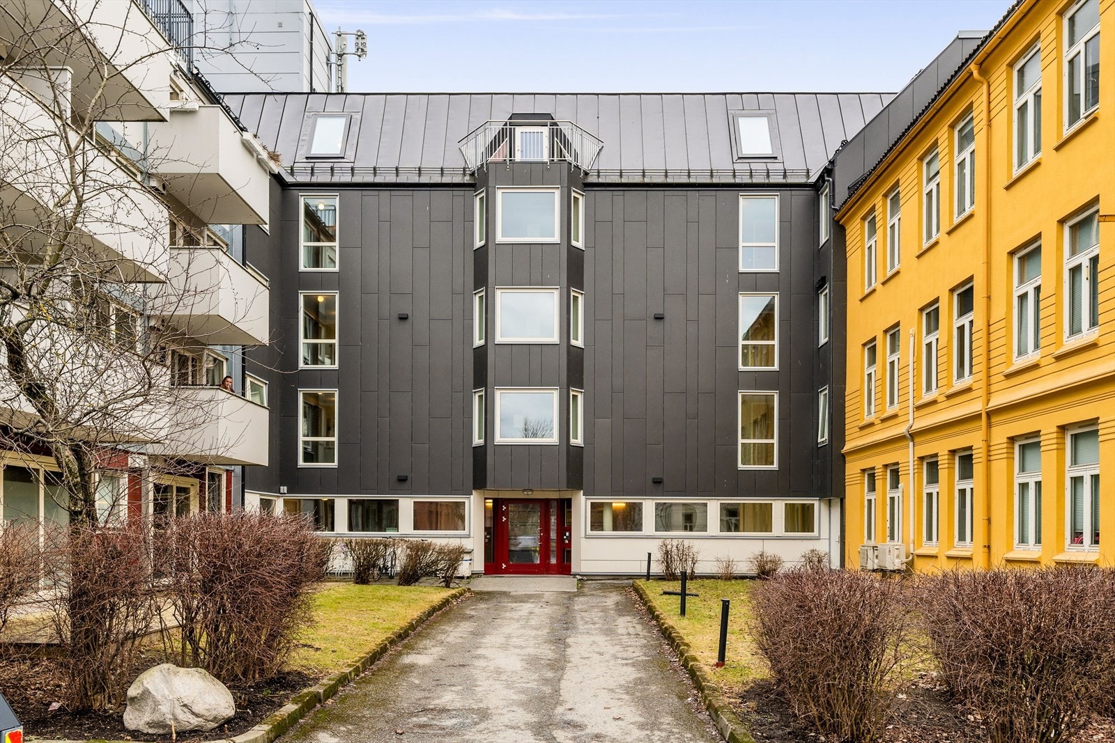 Borettslaget består av 47 andeler. Leiligheten ligger luftig til i 3. etasje med heisadkomst. Galleribilde