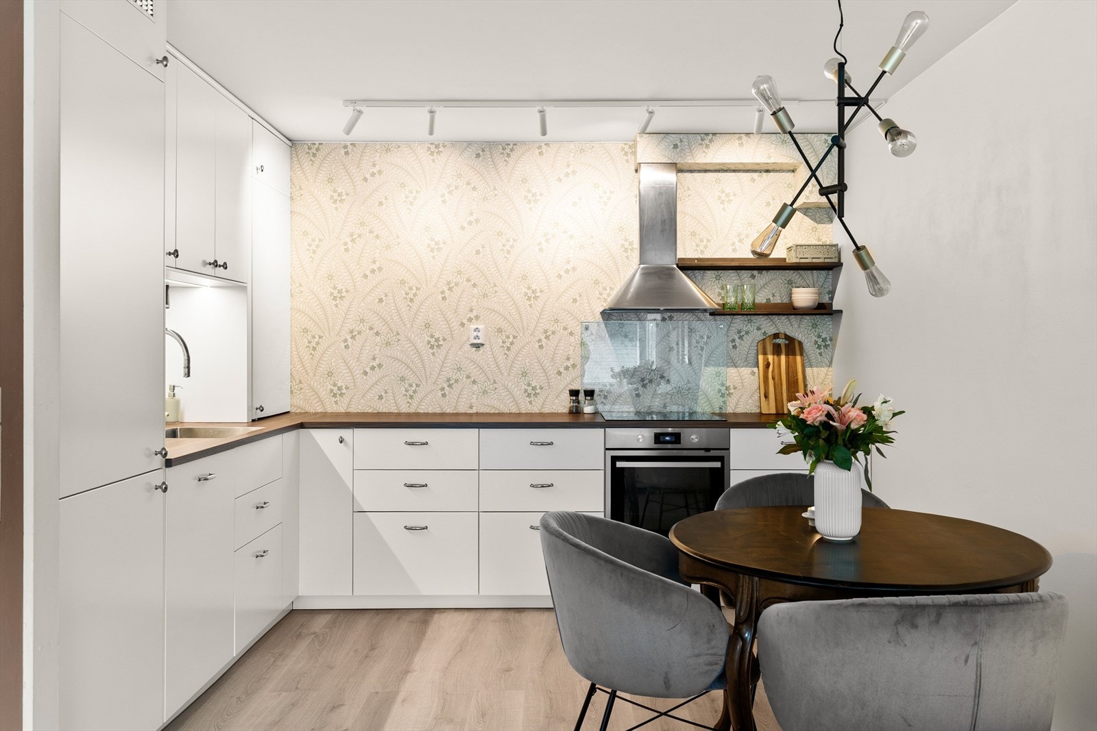 Boligen er godt ivaretatt, hvor man vil få en god standard. Galleribilde