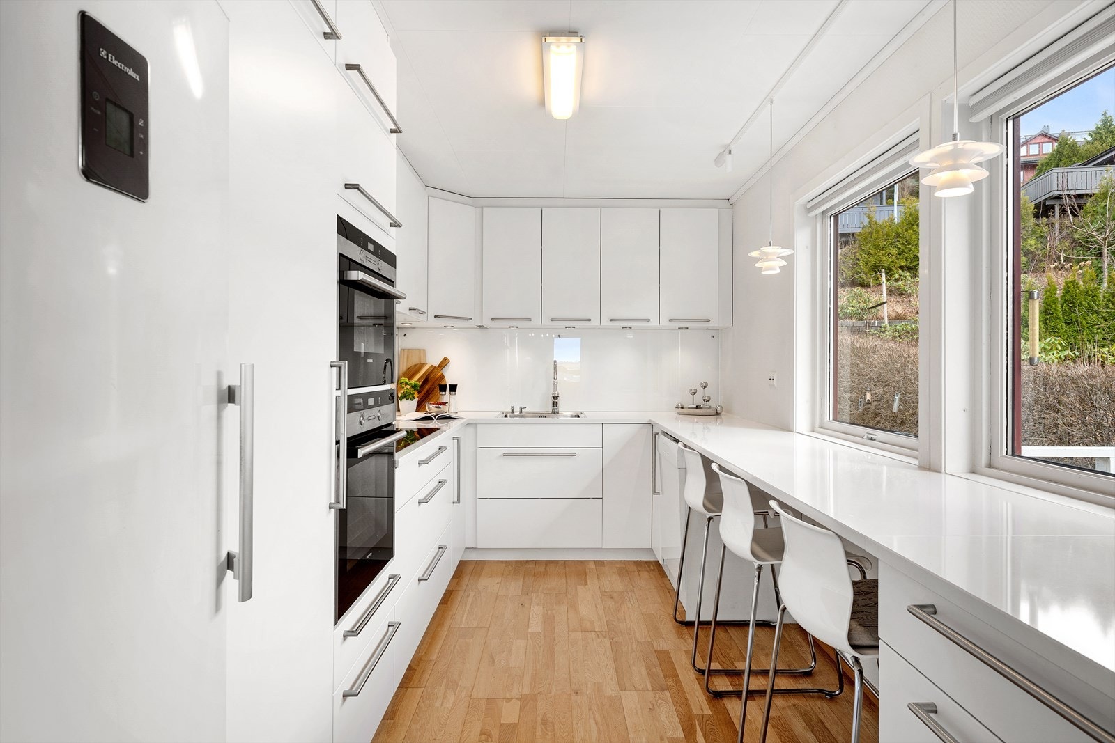 Nyere kjøkken fra KVIK med veldig god lagringsplass i skuffer og skap. Galleribilde