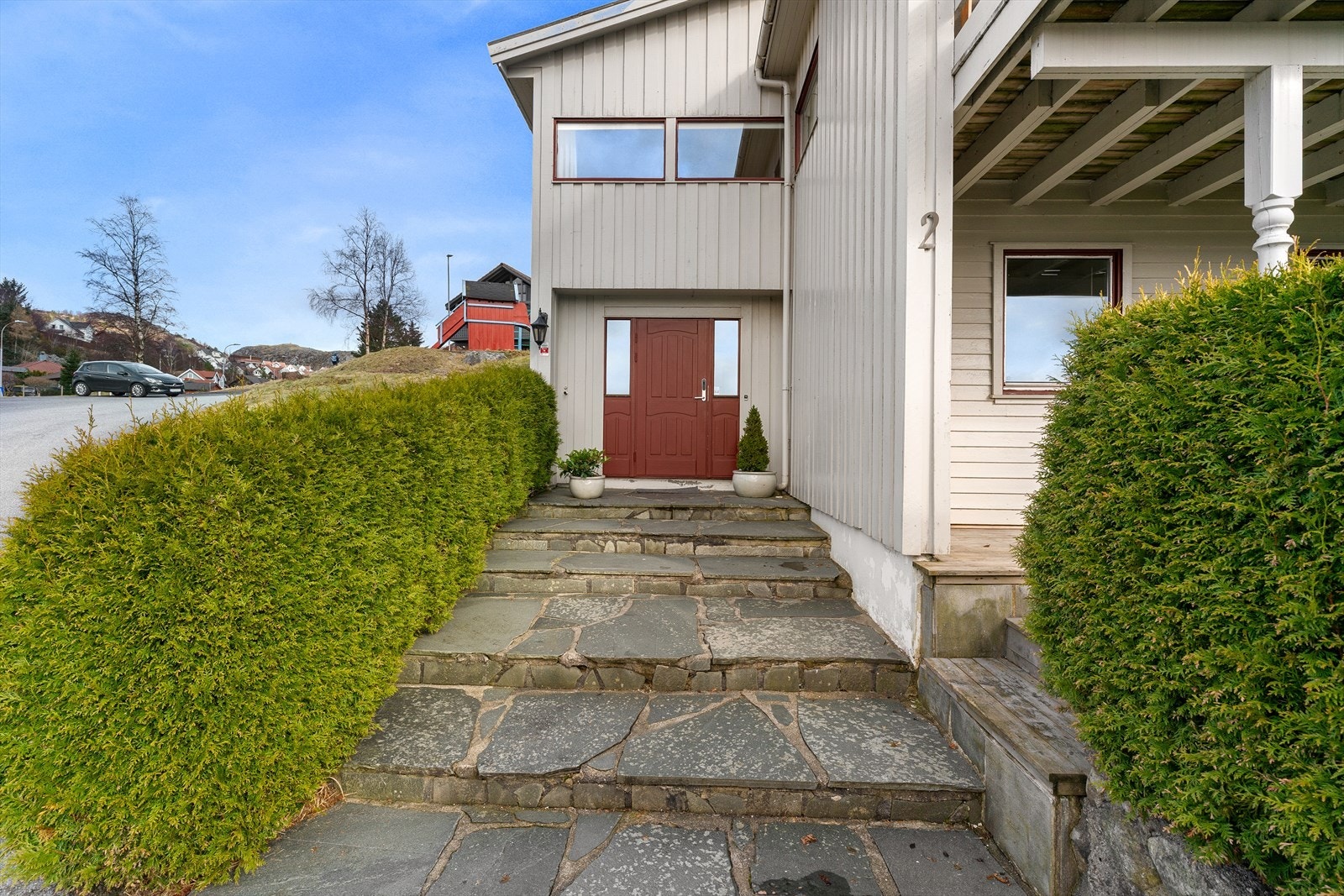 Boligen ble påbygget i 1987. Inngangsparti. Galleribilde