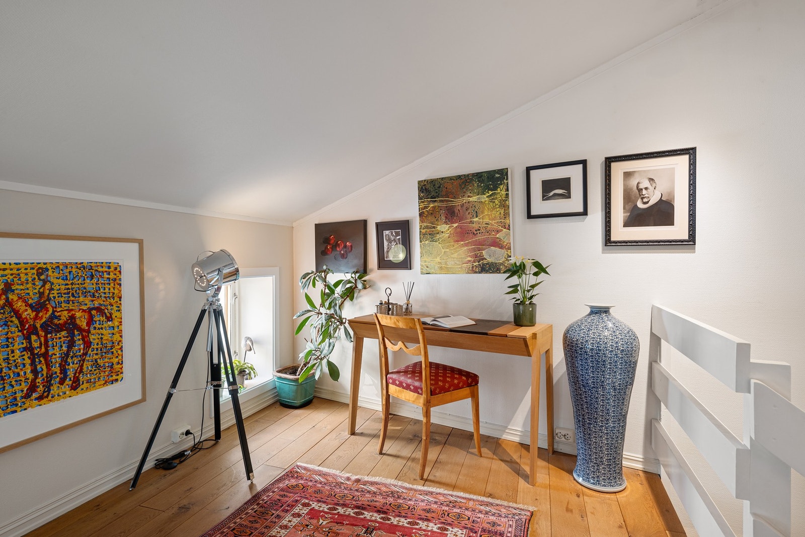Koselig plass for hjemmekontor Galleribilde