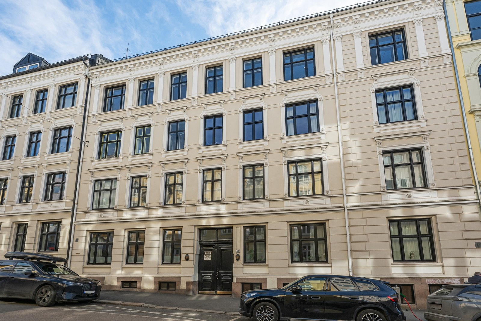 Vakker klassisk bygård fra århundreskiftet Galleribilde