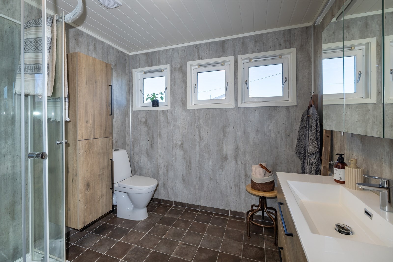Det er fliser og varme i gulvet. Galleribilde