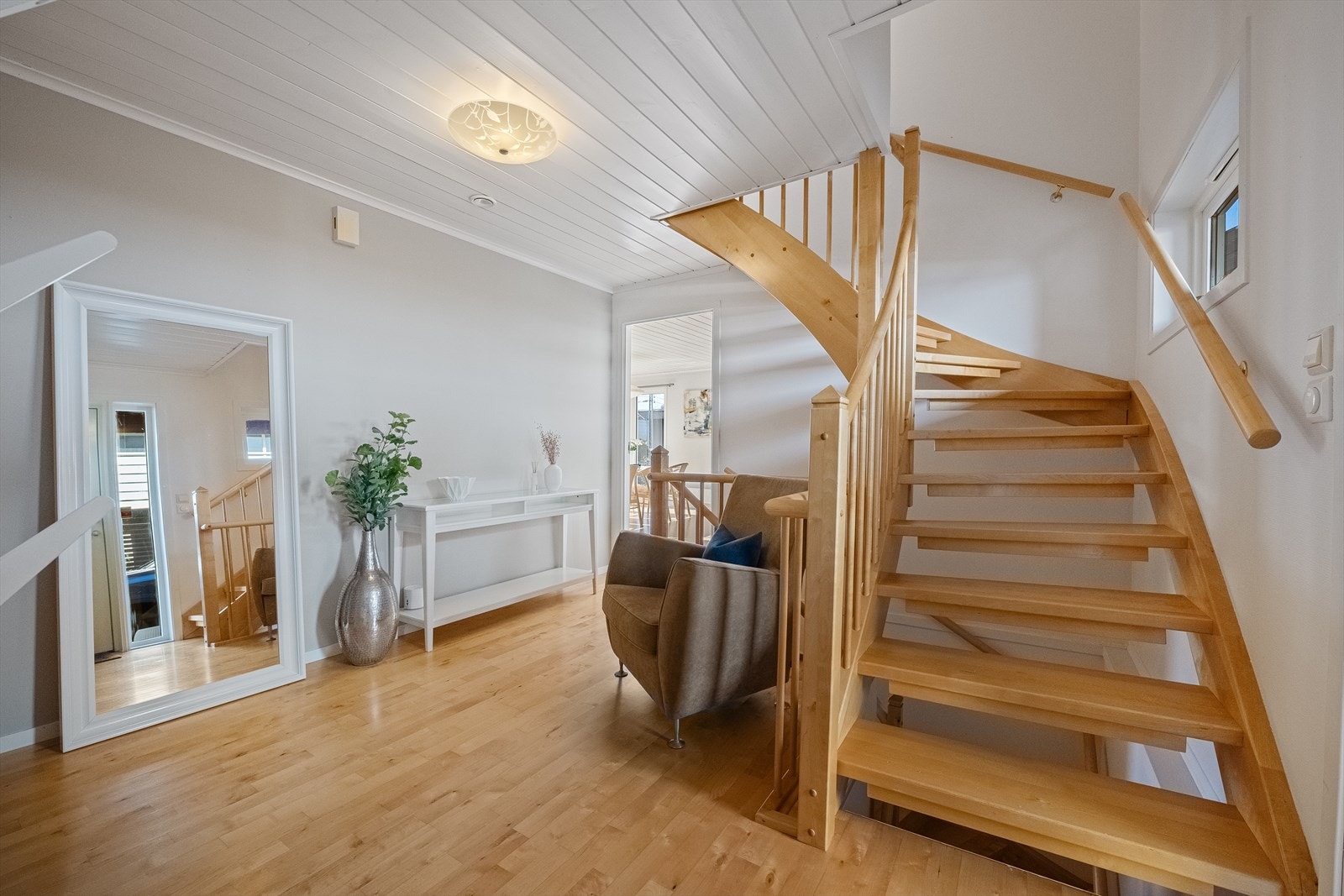 Gang med trapp opp til andre etasje Galleribilde