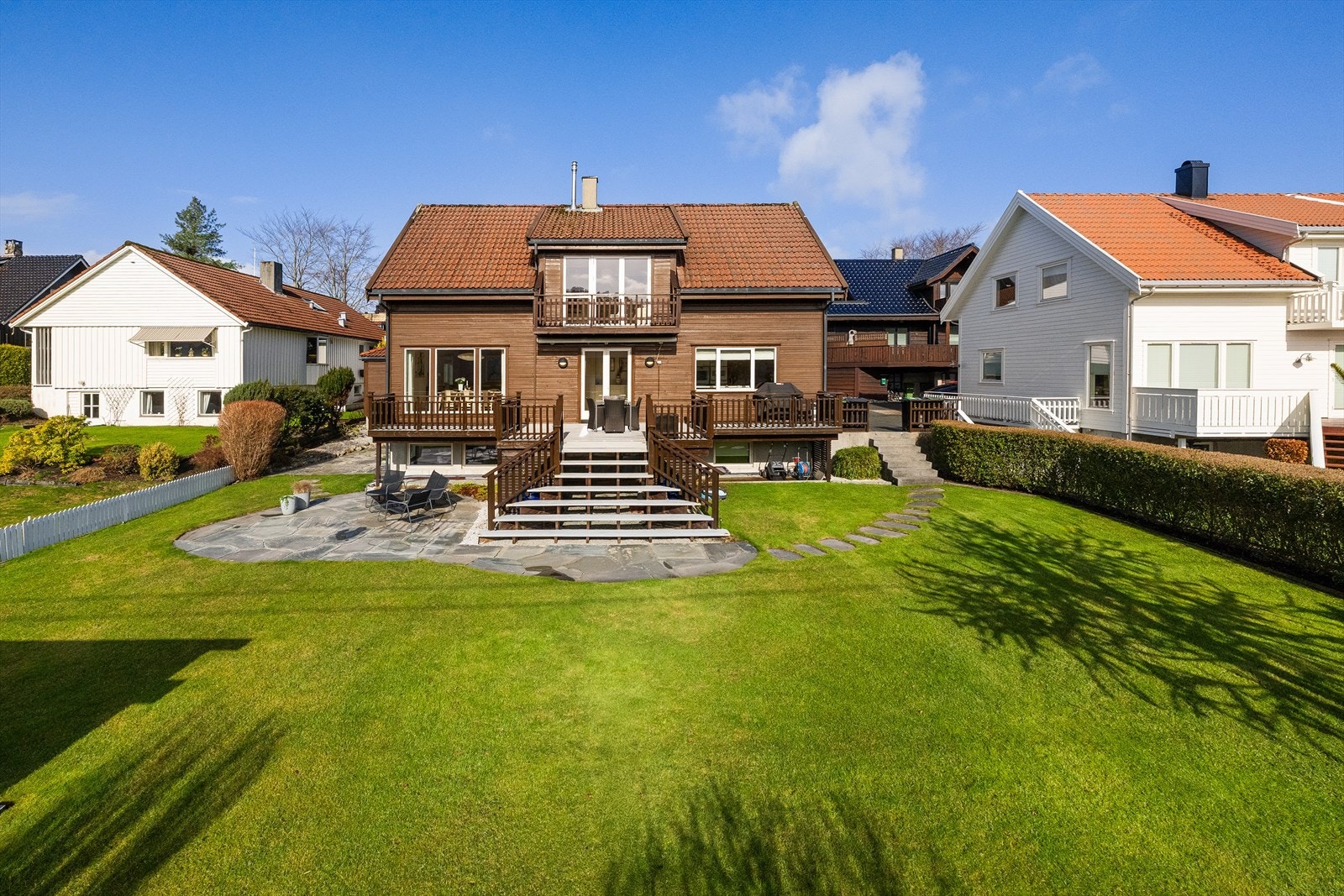 EiendomsMegler 1 v/ Fredrik Simonsen presenterer Nedreveien 9b Galleribilde