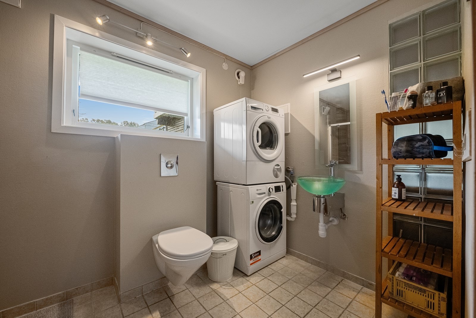 Bad i kjeller Galleribilde