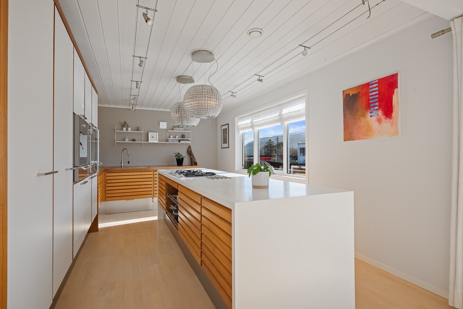 De klassiske lamellene til Unoform oser kvalitet. Sokkelskuffer er det og Galleribilde