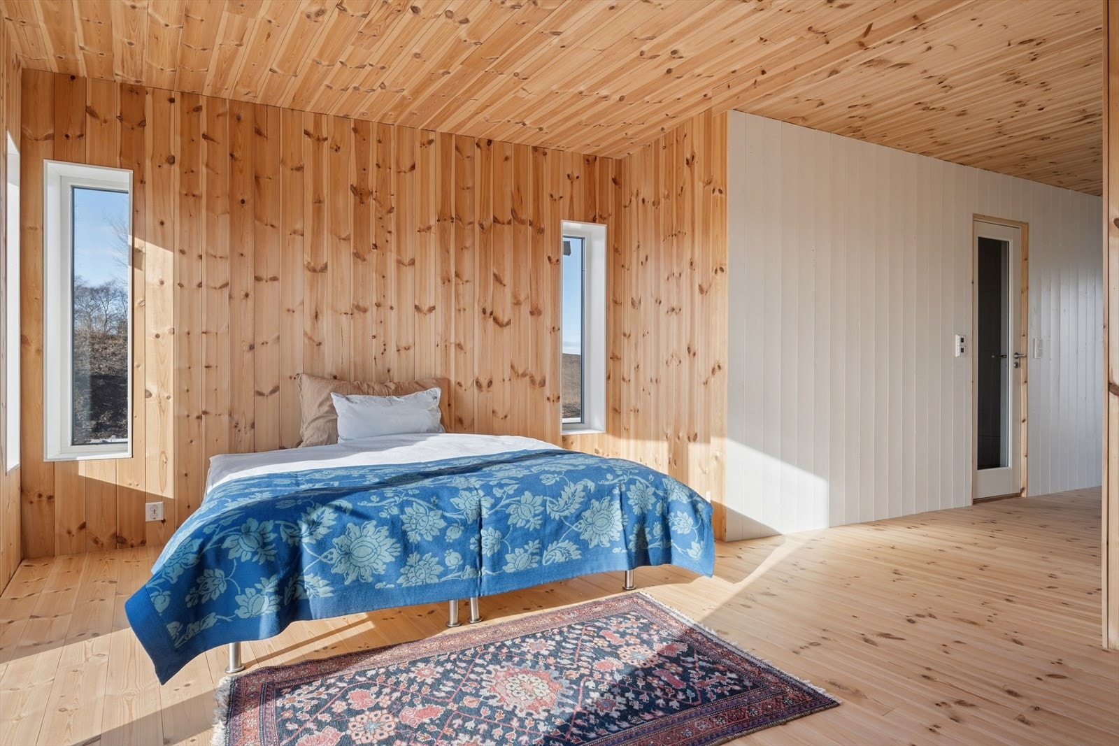 Soverommene har plass til seng, nattbord og annet ønskelig møblement. Galleribilde