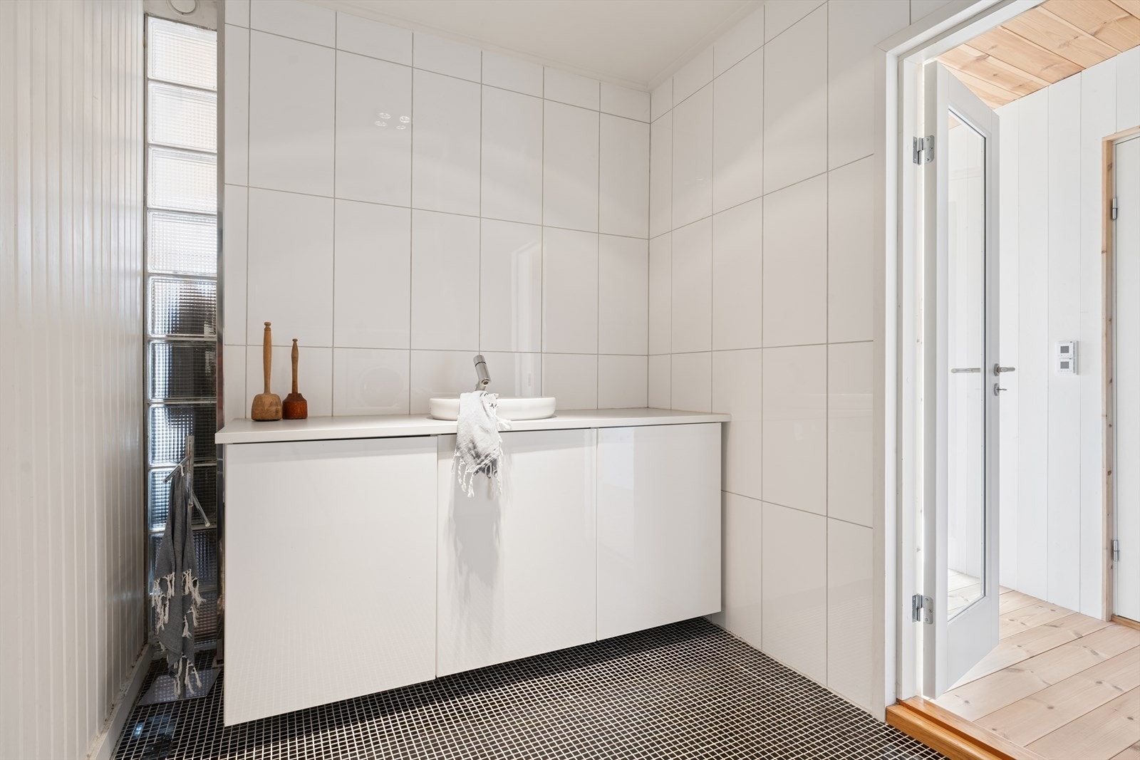Ventilasjon skjer via lufteventil mot naborom. Galleribilde