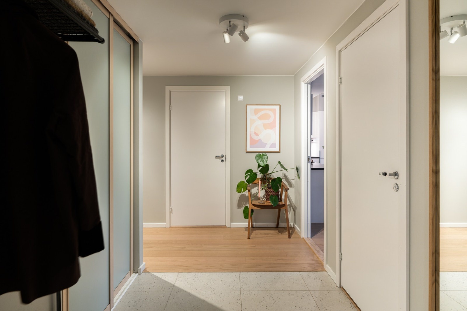 Velkommen inn til denne lekre 4-roms leiligheten. Galleribilde