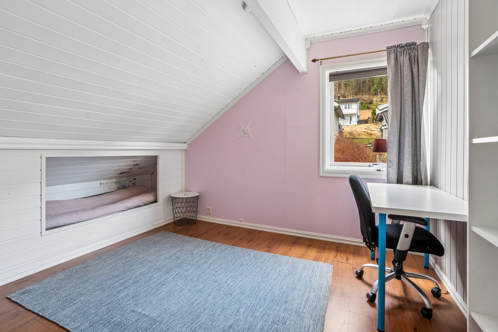 Soverom nummer to har innebygget seng, veldig kjekt for de litt yngre. Galleribilde