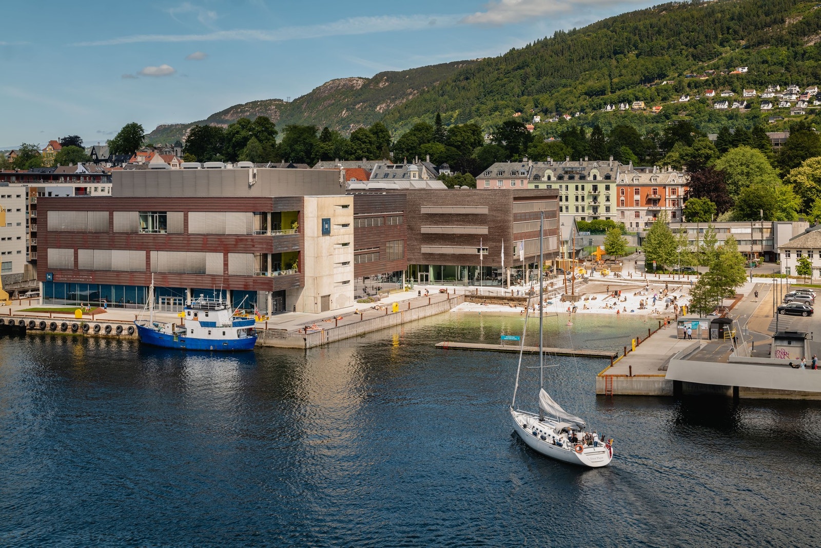 BI Bergen, Bystranden og Nygårdsparken ligger rett på andre siden av Småpudden. Galleribilde