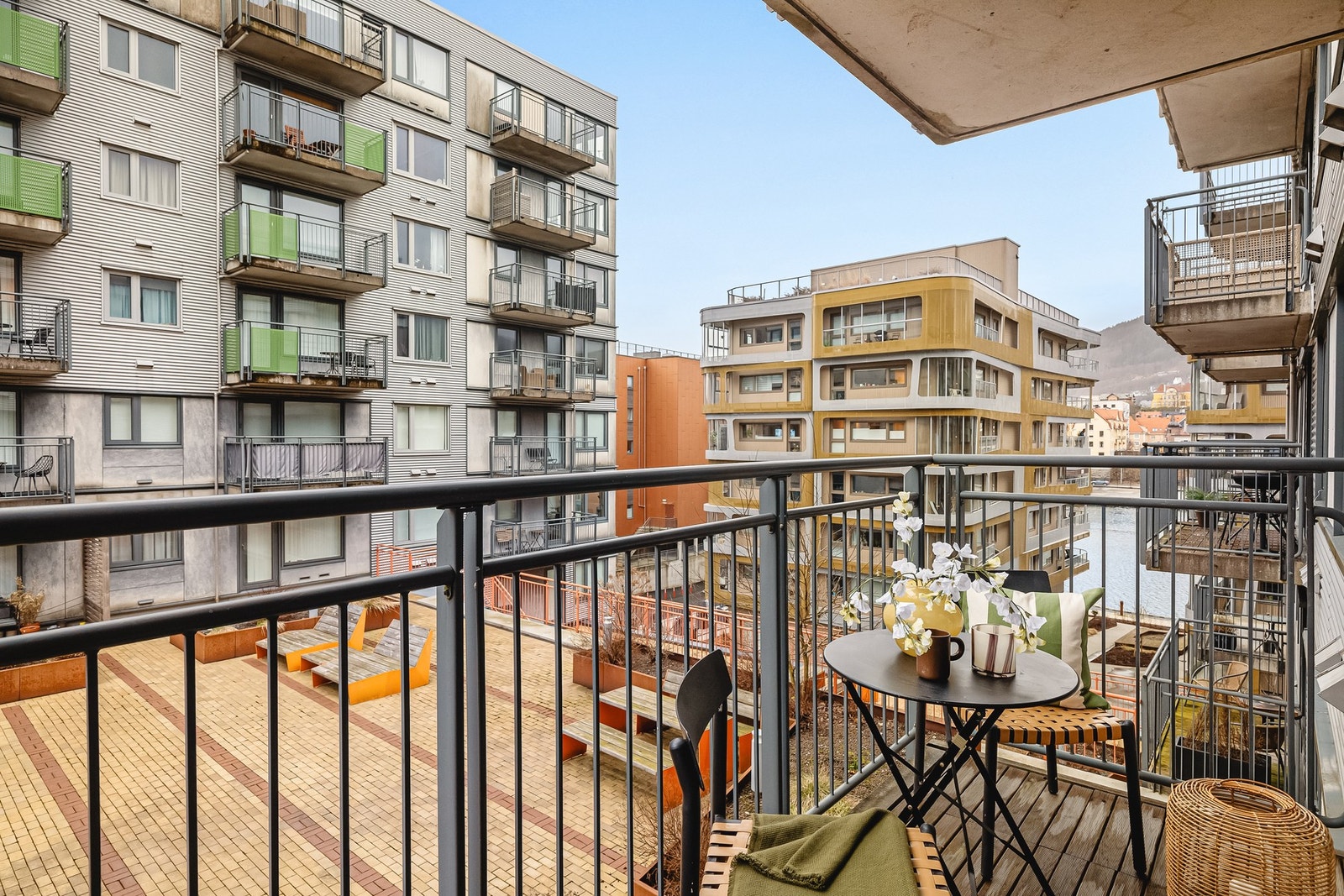 Fra stuen er det utgang til en herlig balkong på 4,6 m². Galleribilde