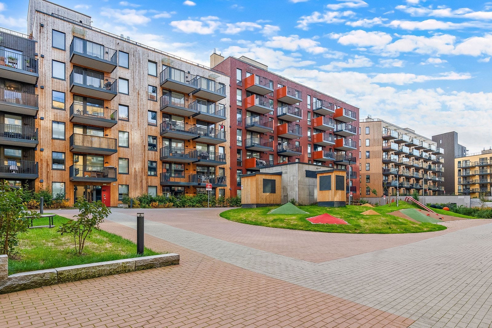 En lys og stilren 2-roms fra 2023 i Lørenskog Hageby. Galleribilde