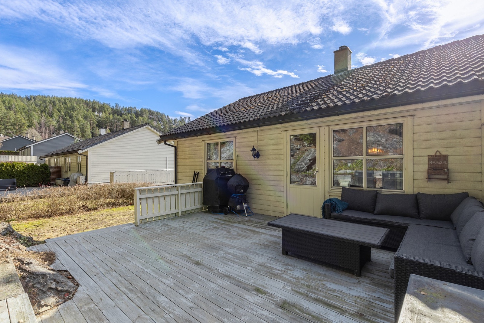 Her er det fin plass til å innrede med ønsket utemøblement og grill Galleribilde