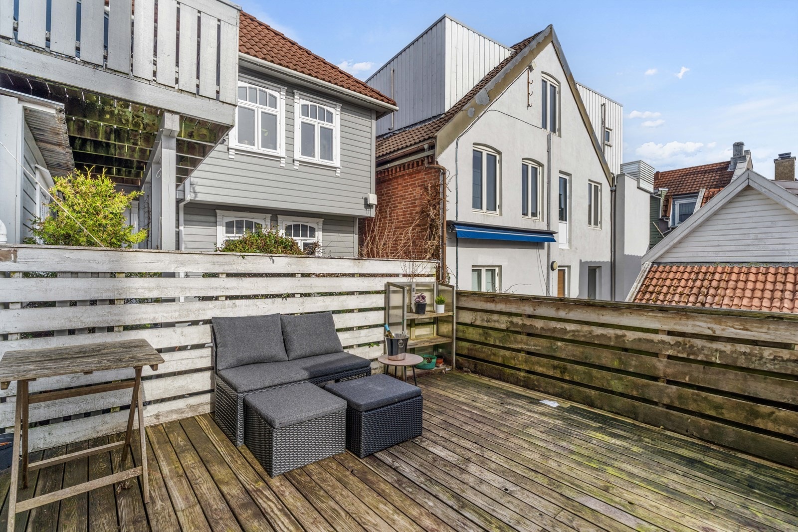 Felles uteplass. Galleribilde