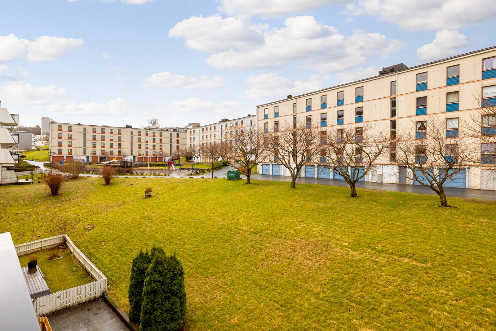 Her kan man nyte gode solforhold og utsikt over området! Galleribilde