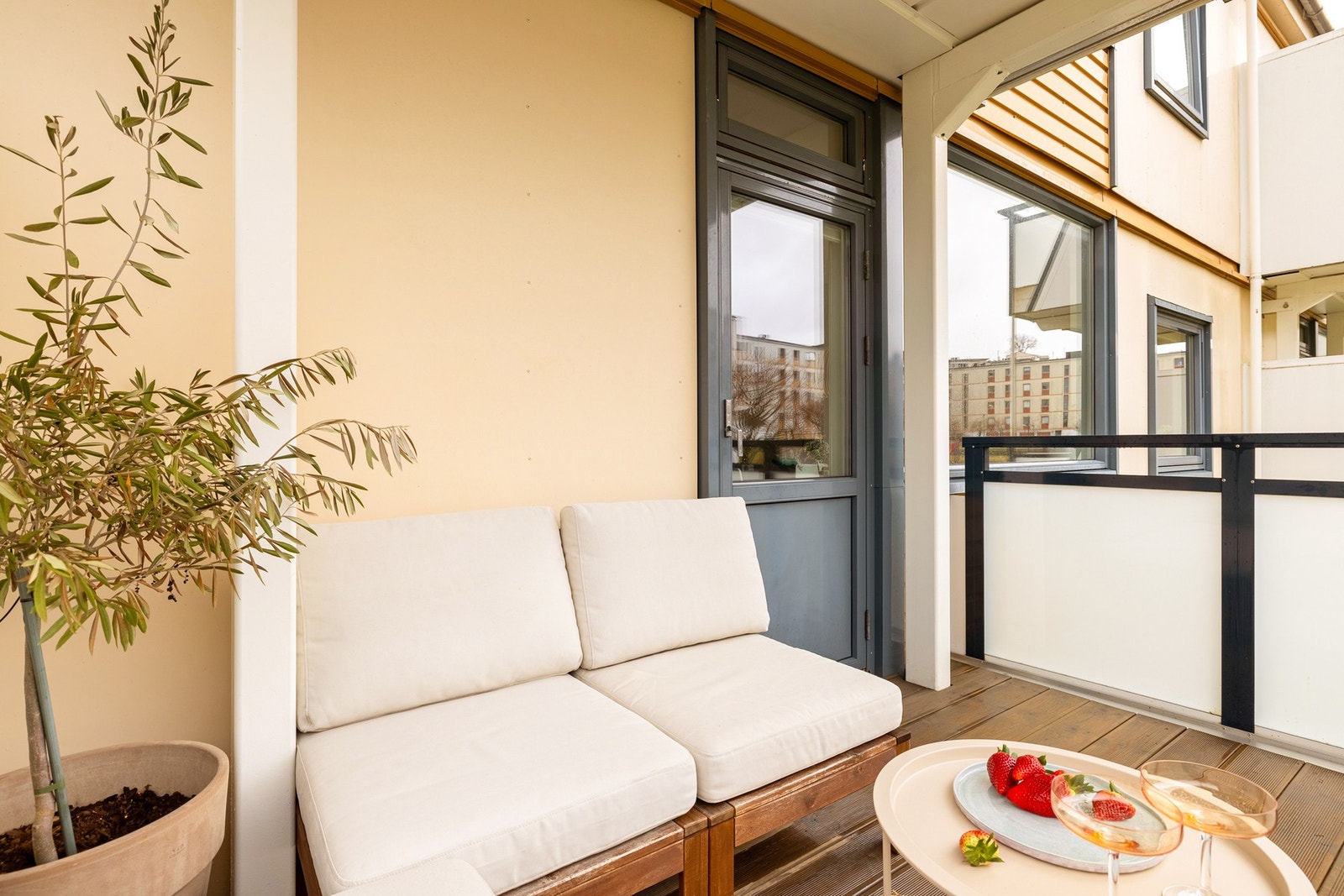 God plass til ønsket møblement Galleribilde