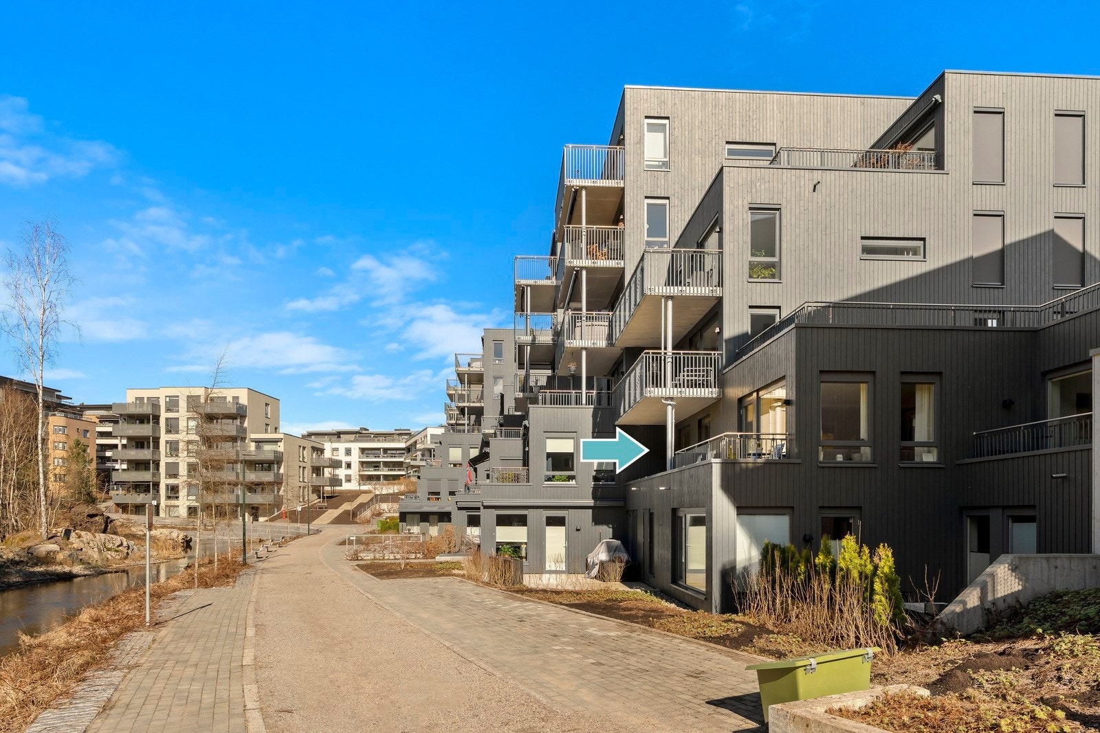 Leiligheten ligger vestvendt til i byggets 2.etasje. Galleribilde