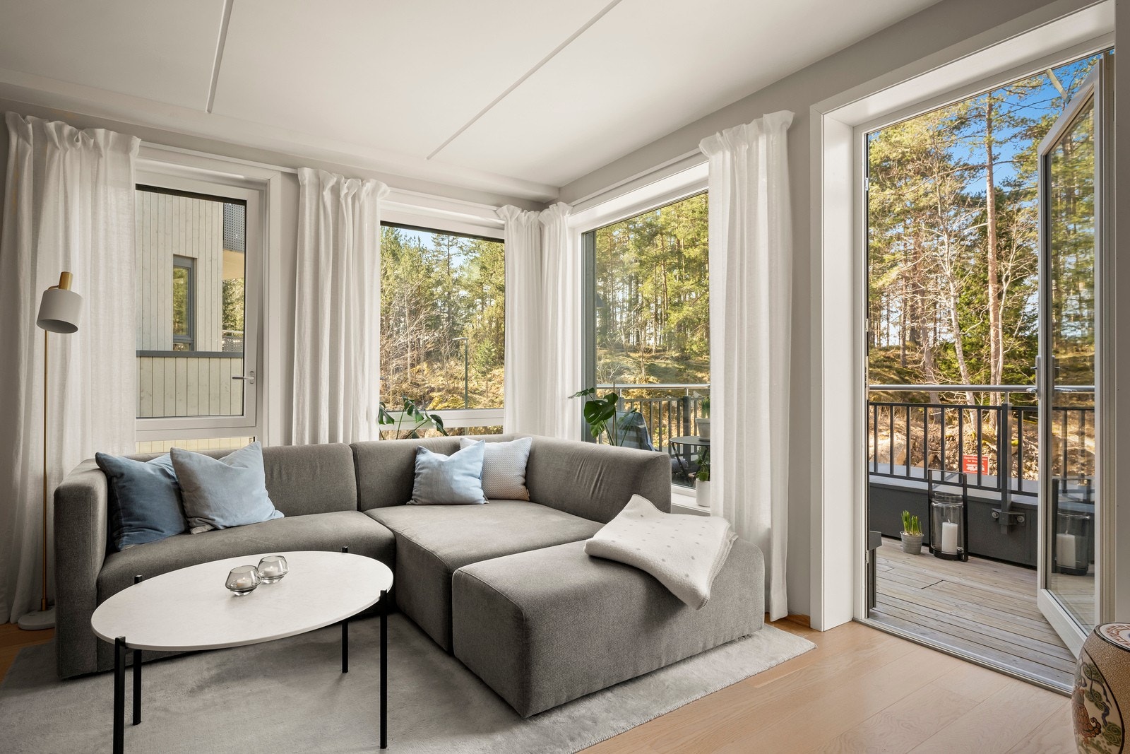 Leiligheten ligger fint til - skjermet for innsyn. Galleribilde