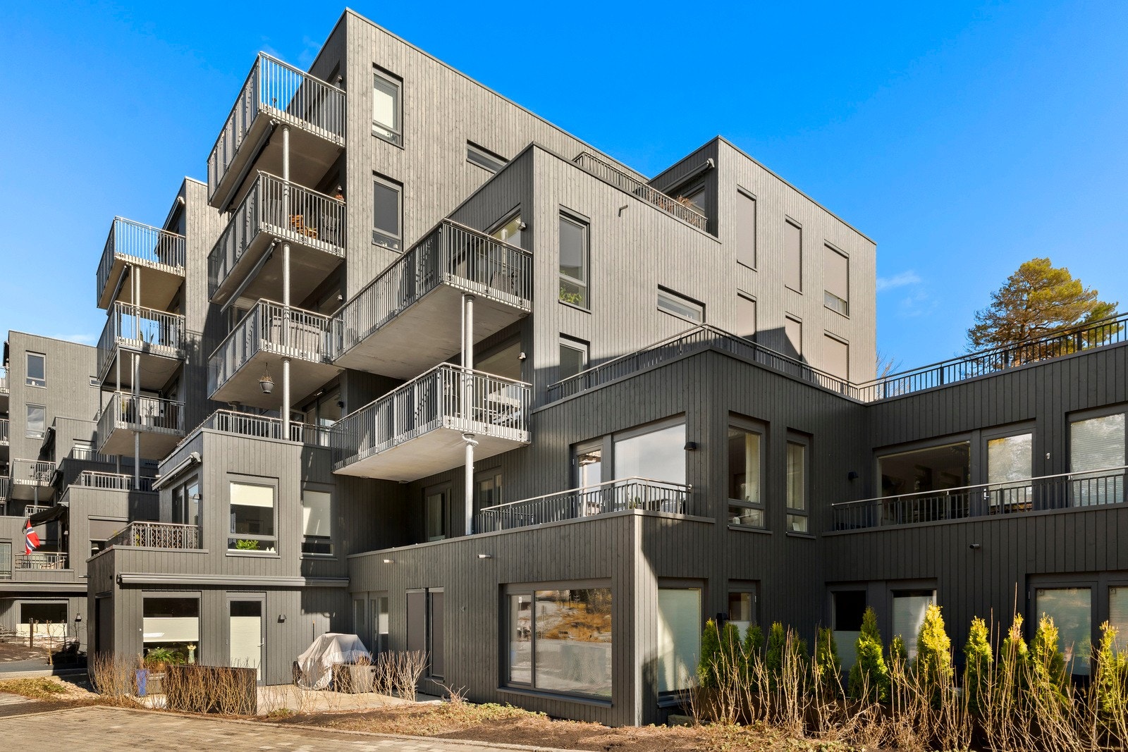 Det er anlagt flere parker i tilknytning til sentrum. Generasjonsparken er en park som legger vekt på fysisk aktivitet, spesielt sykling. I tillegg er det satt opp treningsapparater av typen Tufteparken. Galleribilde