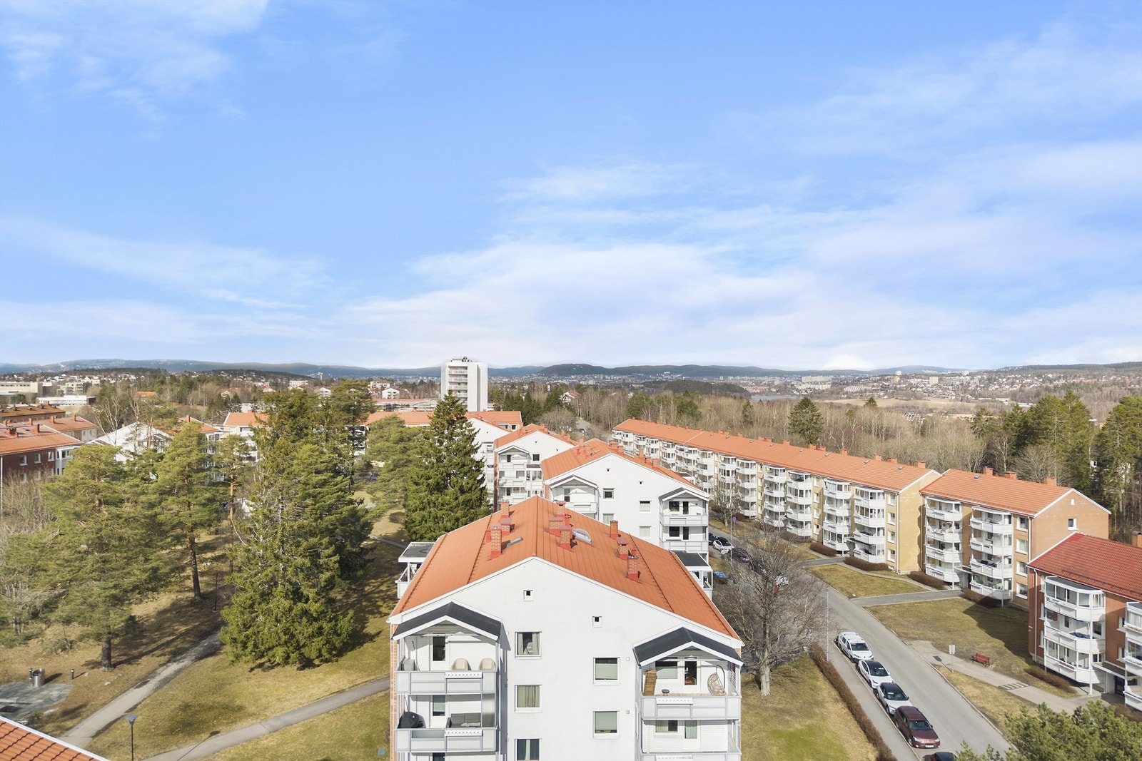 Fra området er det vid utsikt over Lambertseter og nærområdene. Galleribilde
