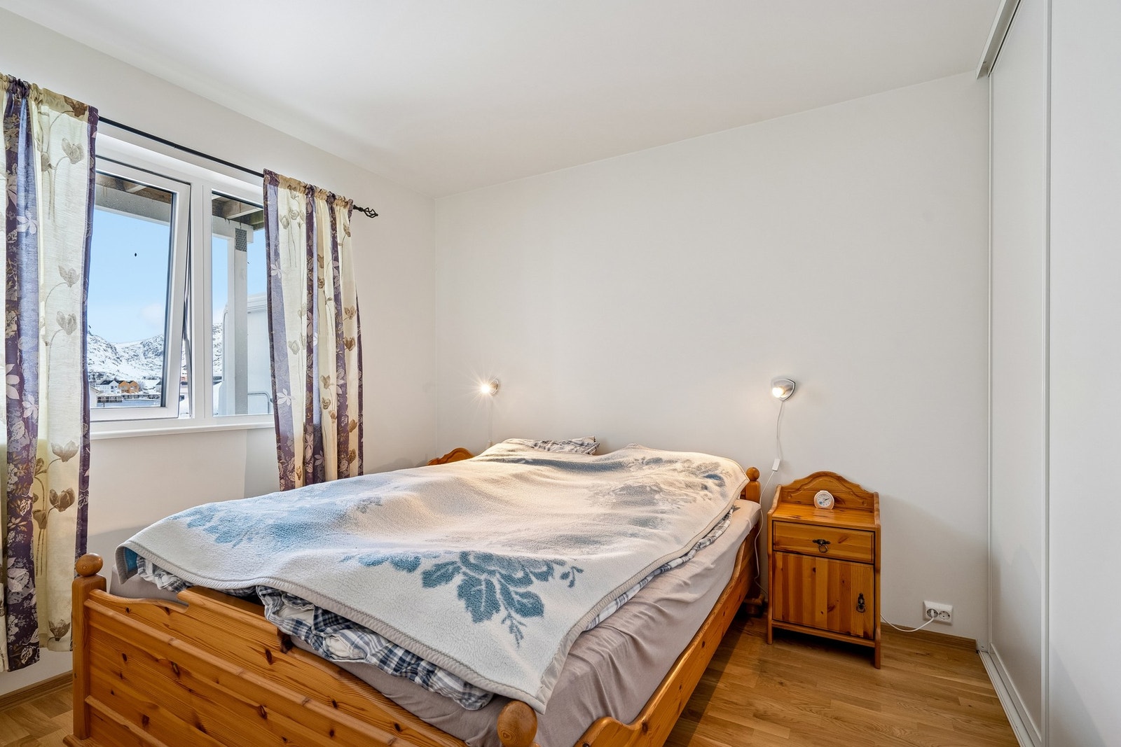 Det andre soverommet har også skyvedørsgarderobe. Galleribilde