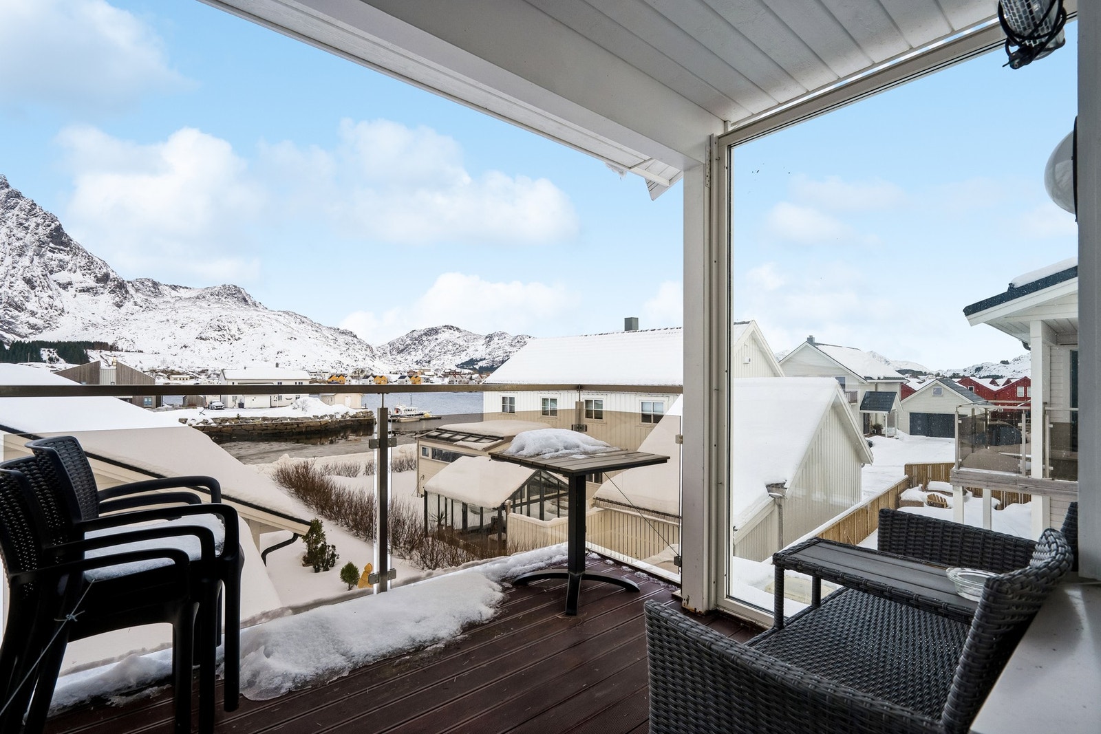 Overbygget veranda med nydelig utsikt. Galleribilde